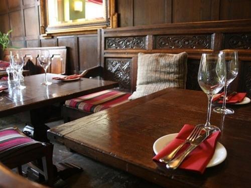 Hotel The Angel In Wootton Bassett Royal Wootton Bassett Zewnętrze zdjęcie