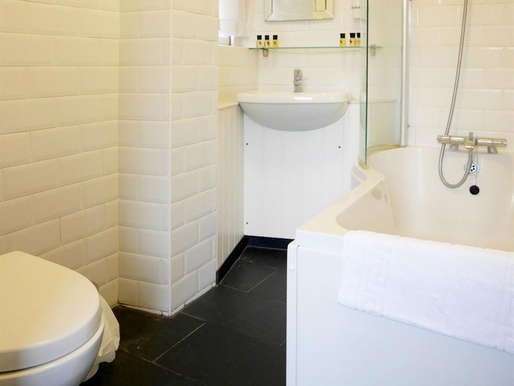 Hotel The Angel In Wootton Bassett Royal Wootton Bassett Zewnętrze zdjęcie